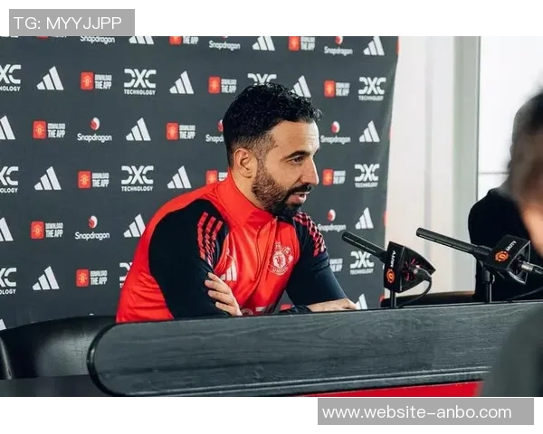 阿莫林盛赞曼联定位球教练称其为罗布森的穆里尼奥